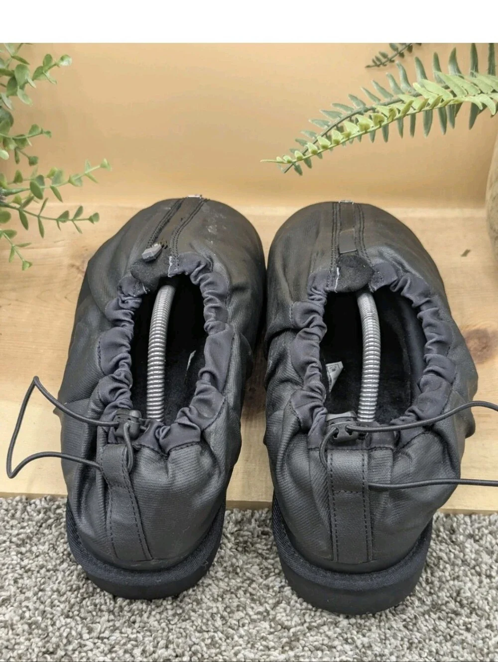 UGG tasman zip